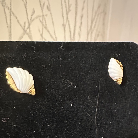 Avon Gold and White Shell Earrings - Picture 2 of 3